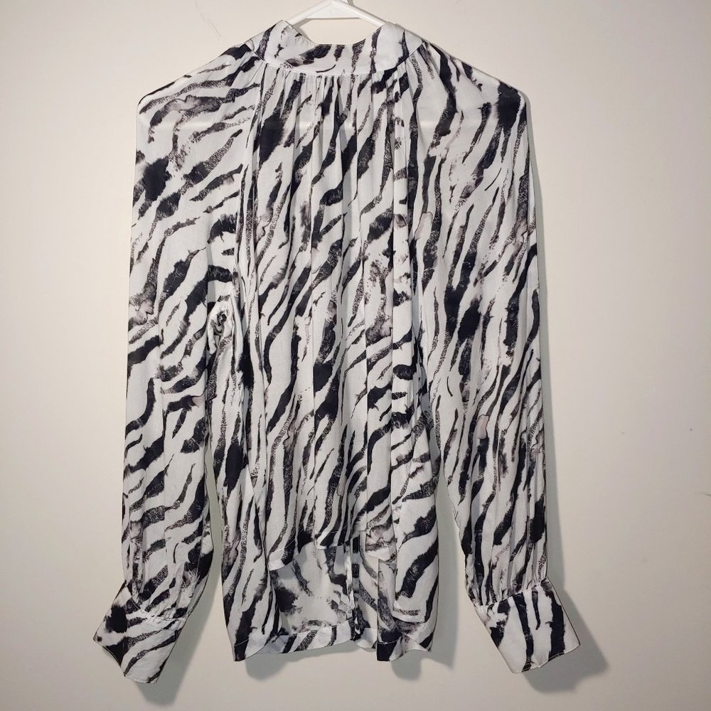 Bella Dahl Mock Neck Long Sleeves Zebra Print Blouse Size M White and Bl…